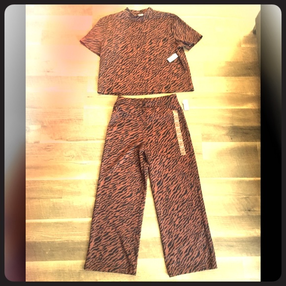 Ardene Tops - 🆕 2 piece crop top & crop pants 🆕